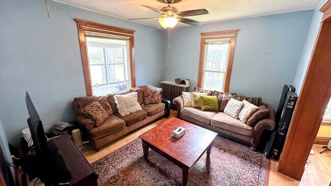 Foto del edificio - 2318 Fillmore St NE