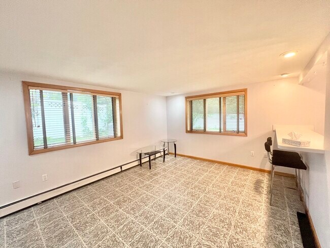 Building Photo - 120 Savage St