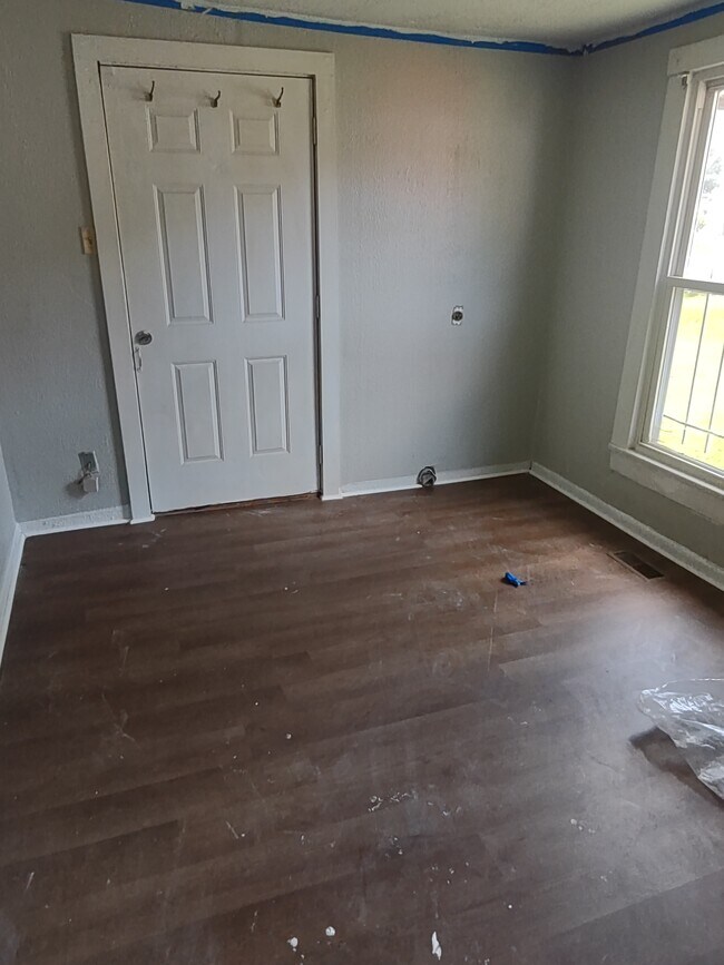 Building Photo - 2021 Lawson Ave