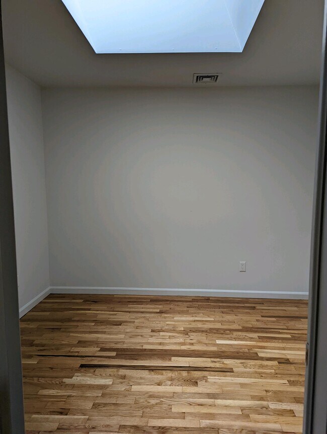 Building Photo - 100 Halstead Ave