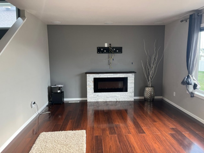 Building Photo - 3034 Ridge Dr