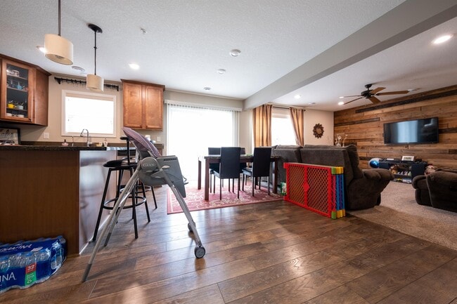 Building Photo - 3253 Lakewood Trl