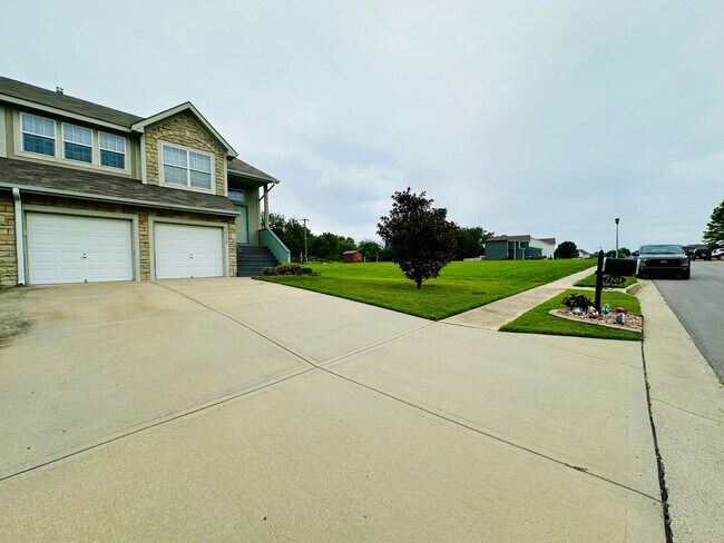 Building Photo - {7509} Suttle Downs Three Bedroom + Two Ca...