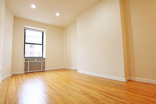 Building Photo - 34 W 75th St