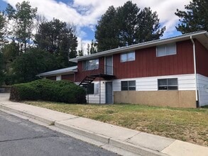 Building Photo - 220 NW Larry St