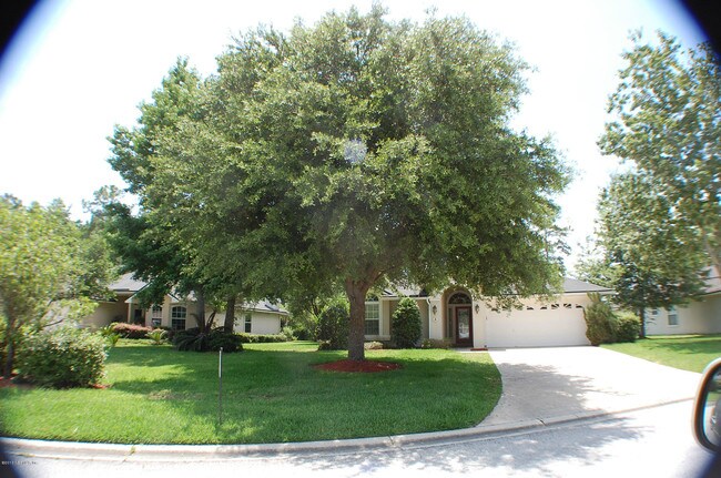 Foto del edificio - 1024 Buttercup Dr