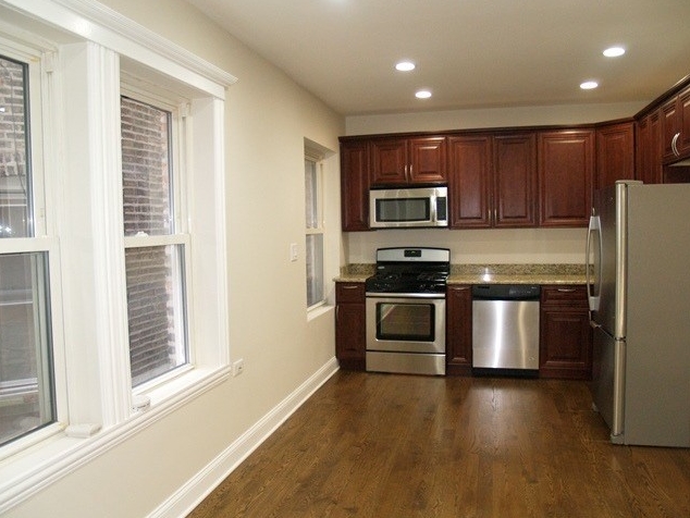 Kitchen - 4024 N Ashland Ave