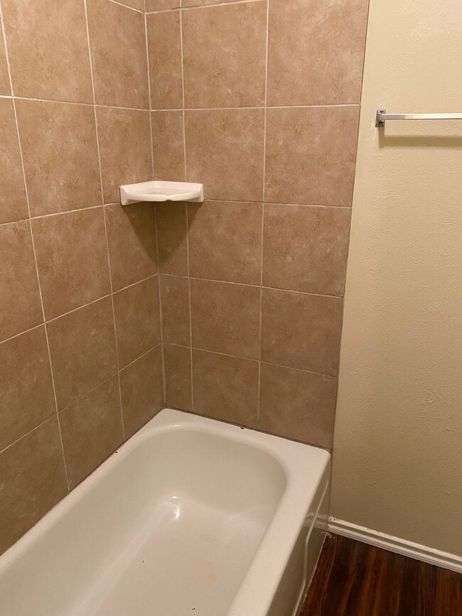 Building Photo - 509 S Bowen Rd