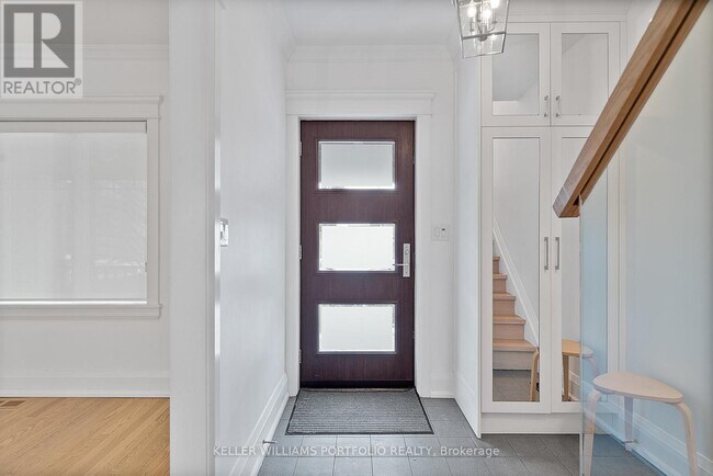 Building Photo - 329 Armadale Ave