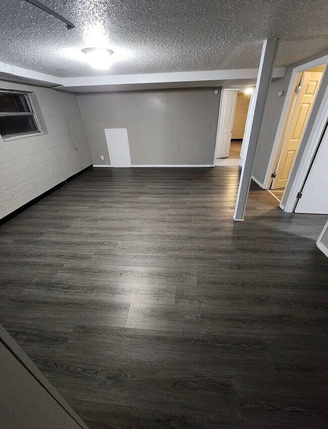 Building Photo - 5 Bedroom House Available in OKC!!