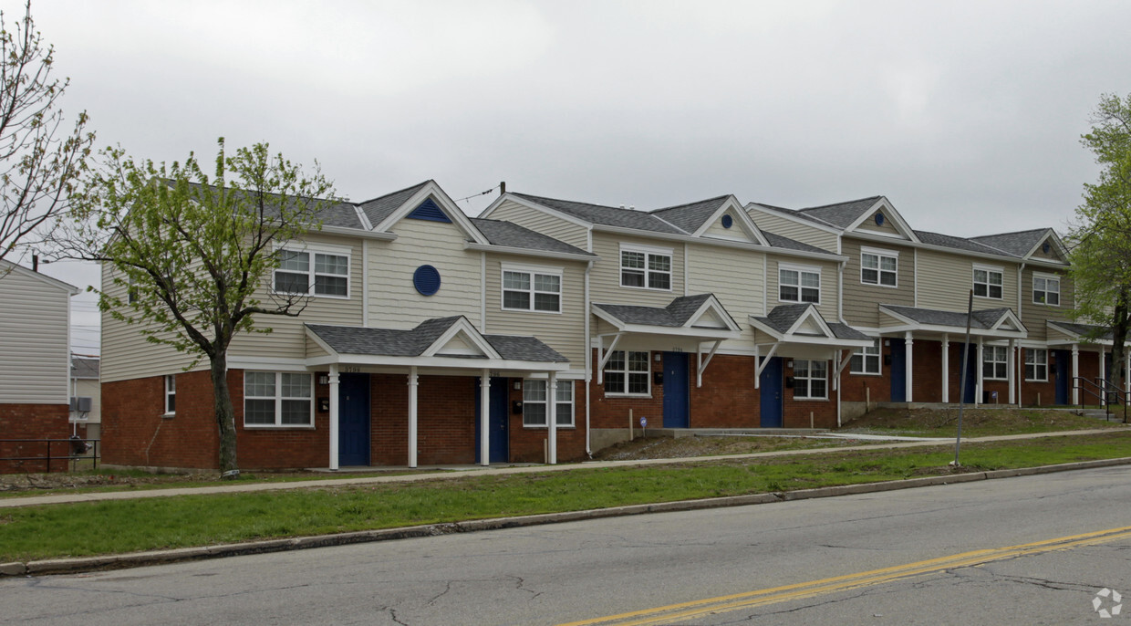 Building Photo - Villages at Roll Hill