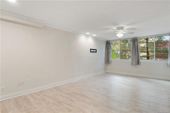 Foto del edificio - 1005 Colony Dr