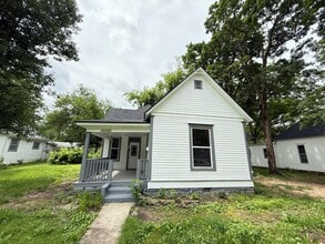 Building Photo - 30 Anderson St