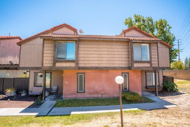 Foto del edificio - 1830 N Vineyard Ave