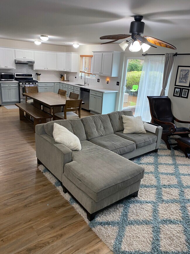 Foto del edificio - 450 NW Nesvik Way