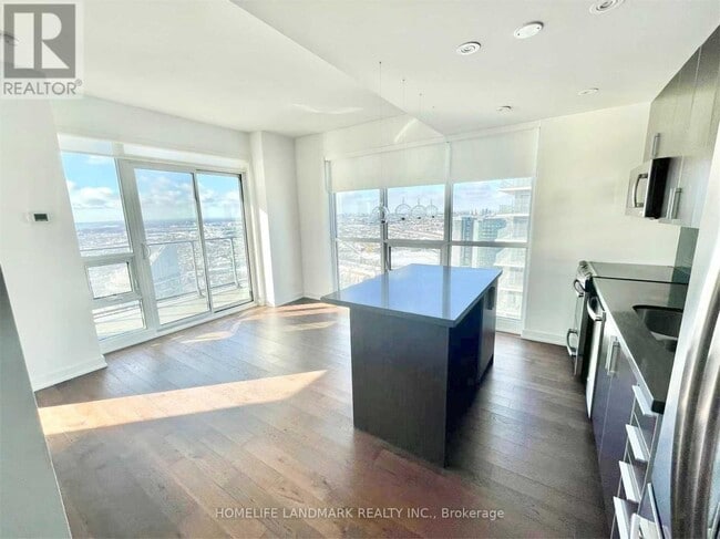 Building Photo - 2212 Lake Shore Blvd W