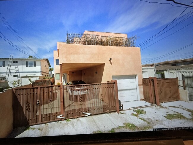 Building Photo - 624 Flower Ave