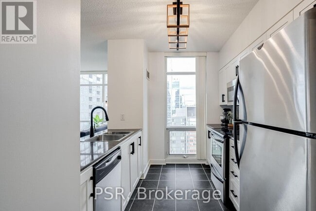 Building Photo - 11 Brunel Ct