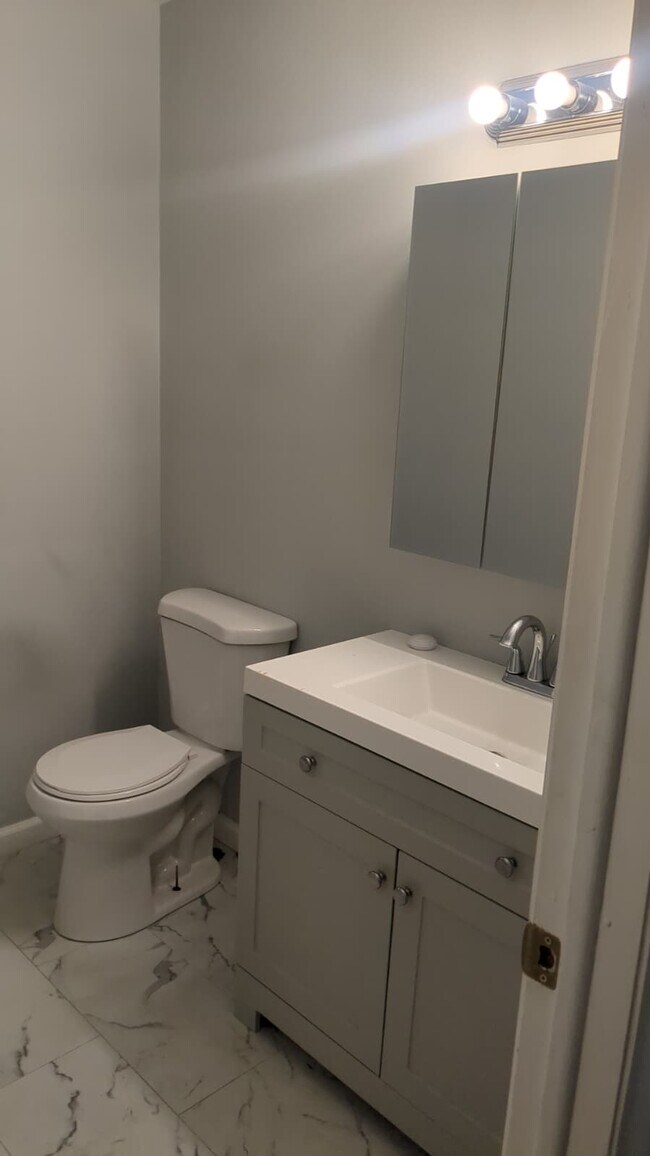 Building Photo - 1441 Broadway Blvd