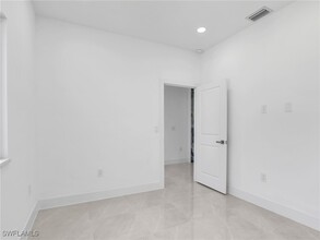 Building Photo - 2811 Cerito Ave N