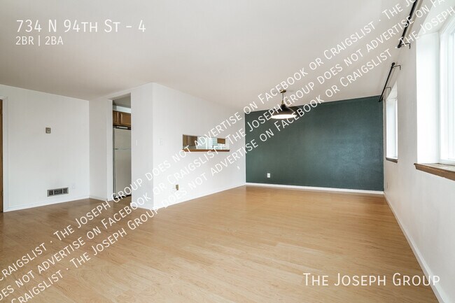 Foto del edificio - 734 N 94th St