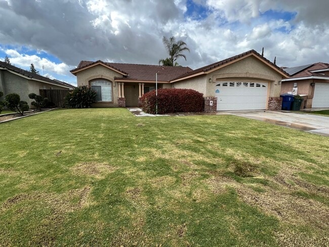 Building Photo - Southwest 3 bedroom with a pool