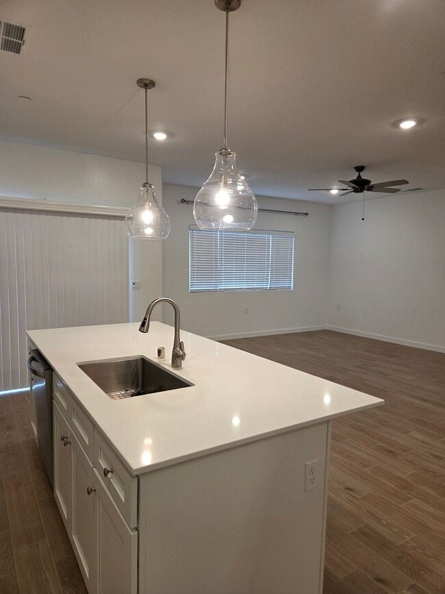 Foto del edificio - University Dr! Lemoore