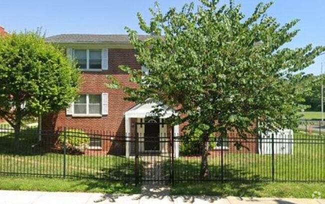 Building Photo - 1410 E 49th St