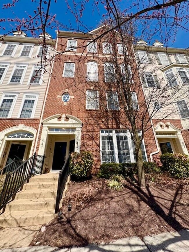 Building Photo - 645 Whetstone Glen St