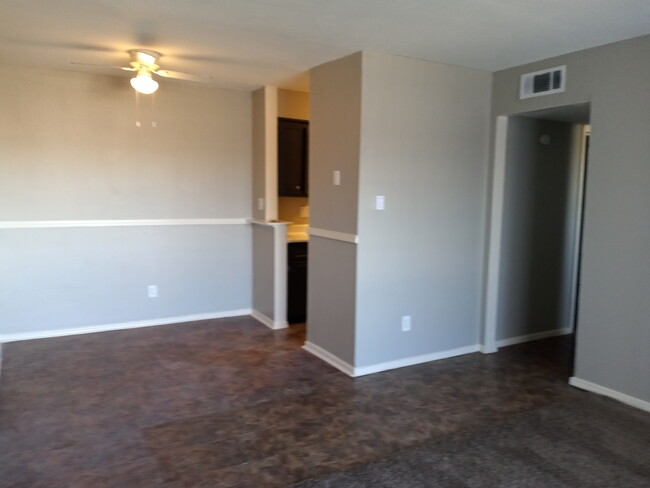 Building Photo - 6050 S Western Ave