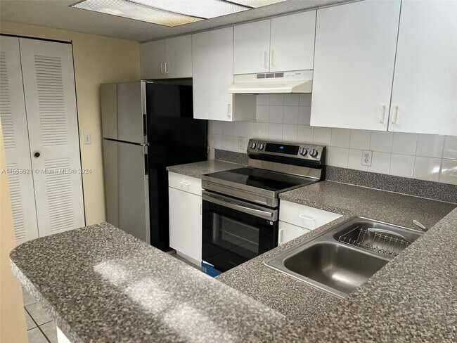 Foto del edificio - 5021 Wiles Rd