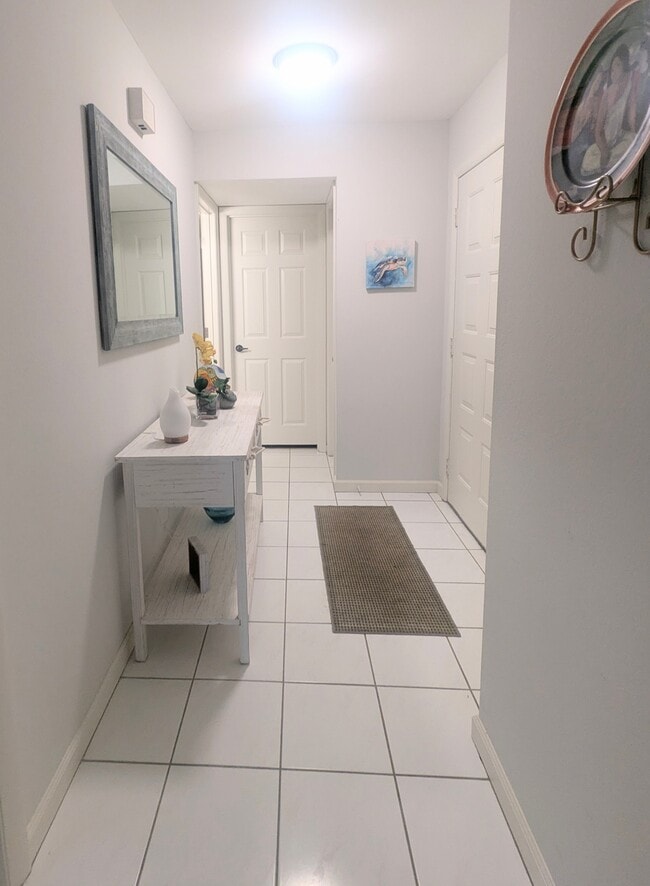 Foto del edificio - 1720 Lakeside Dr