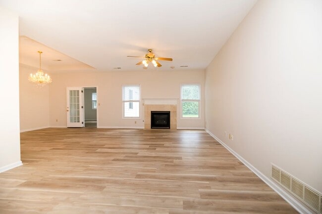 Building Photo - 3617 Augusta Dr
