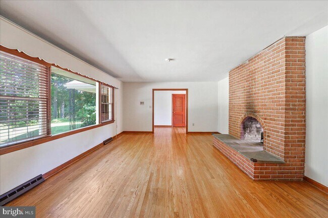 Building Photo - 150 E Hillendale Rd