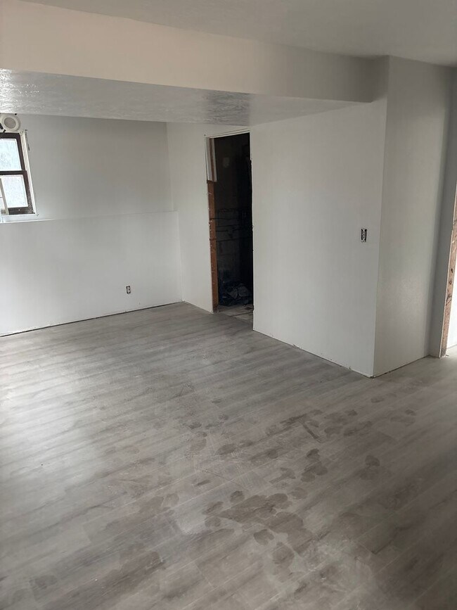 Foto del edificio - 1213 E Carol St