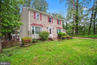 Building Photo - 16200 Edgewood Dr