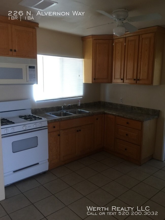 Building Photo - 1 Bedroom with large fenced yard