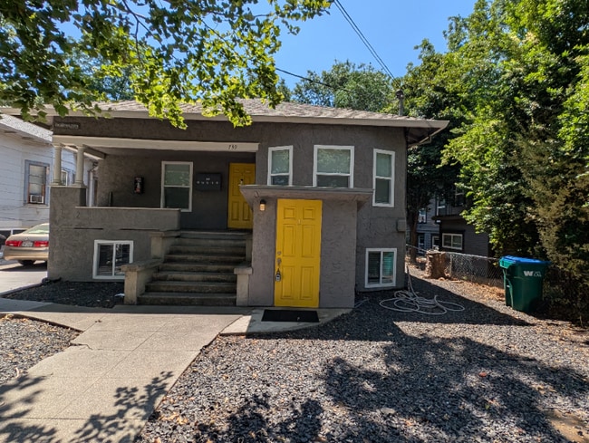 Building Photo - 739 W 3rd St
