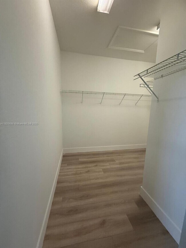 Foto del edificio - 3761 SE 1st St