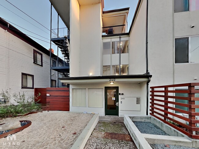 Building Photo - 240 Athol Ave