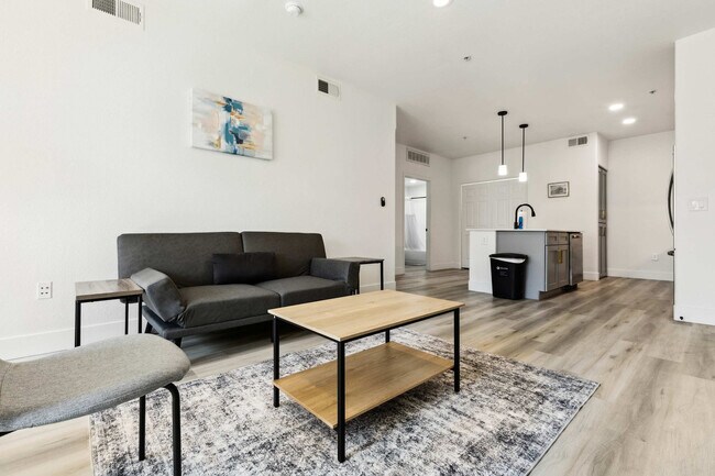 Foto del edificio - 6610 N 93rd Ave