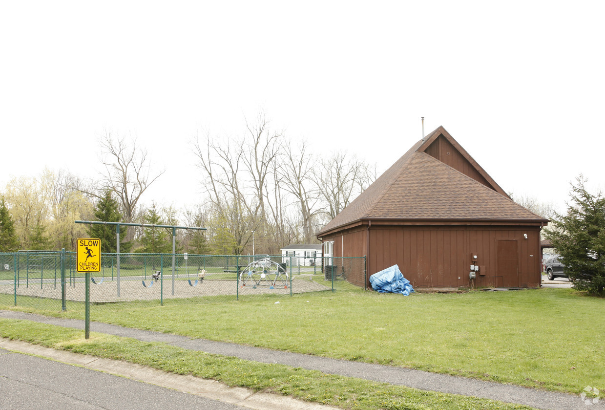 Building Photo - Park Estates Mobile Home Park