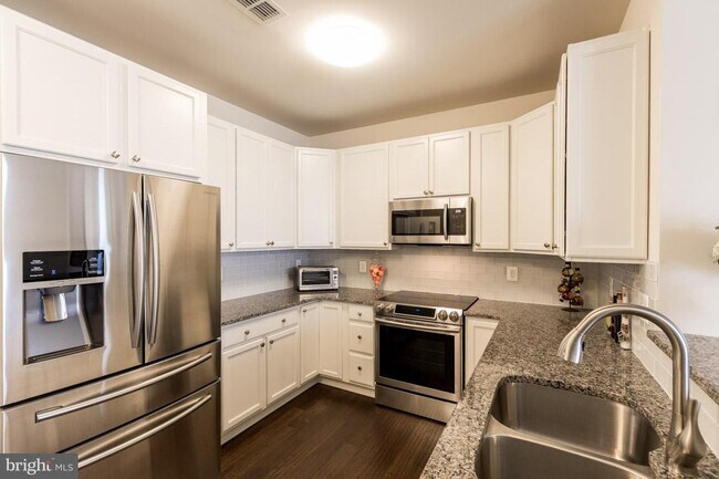 Building Photo - 20600 Hope Spring Terrace