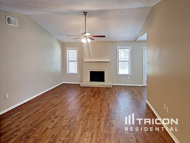 Foto del edificio - 1015 Cedar Run Dr
