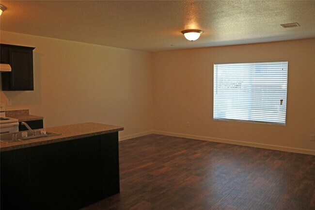 Building Photo - 10535 Mills Rd