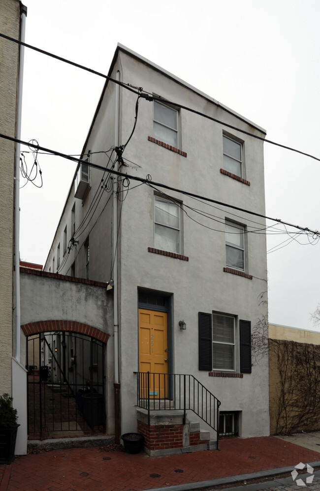 Building Photo - 251 Fulton St