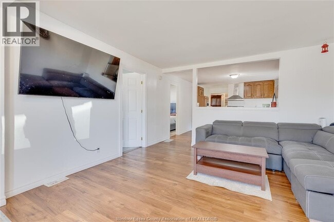 Building Photo - 3074 Lloyd George Blvd