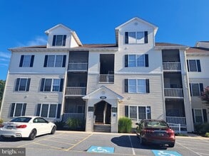 Building Photo - 4100 Sandpiper Dr