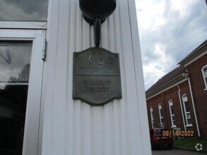 Building Photo - 126 Main St