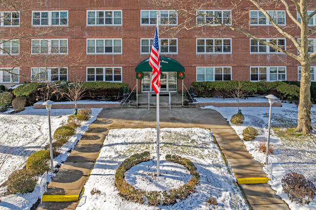 Entrada principal del edificio - Parkway House